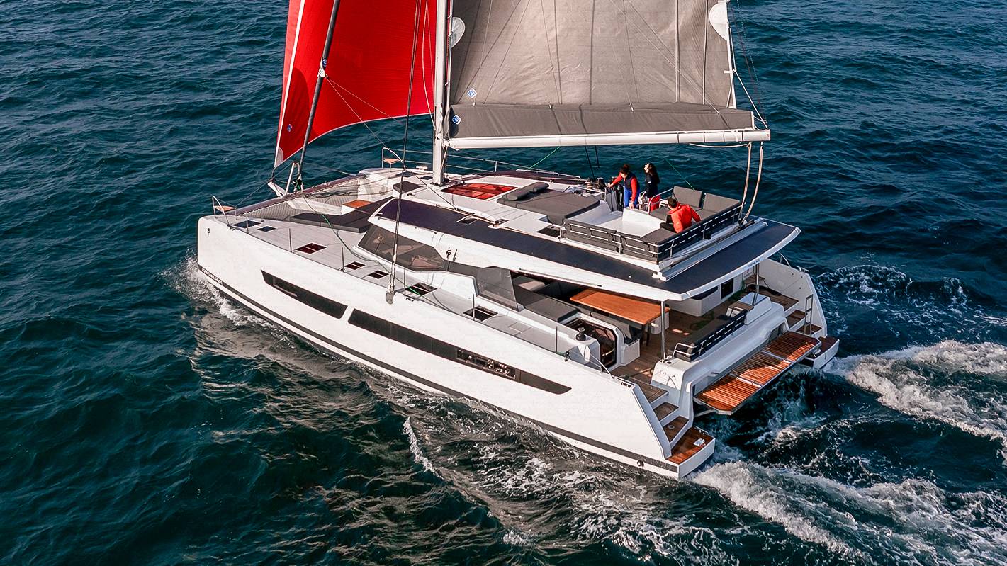 Aura-51-Fountaine-Pajot-Sailing-Catamarans-Exterior-07